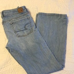 EUC women’s American Eagle size 6/33 jeans